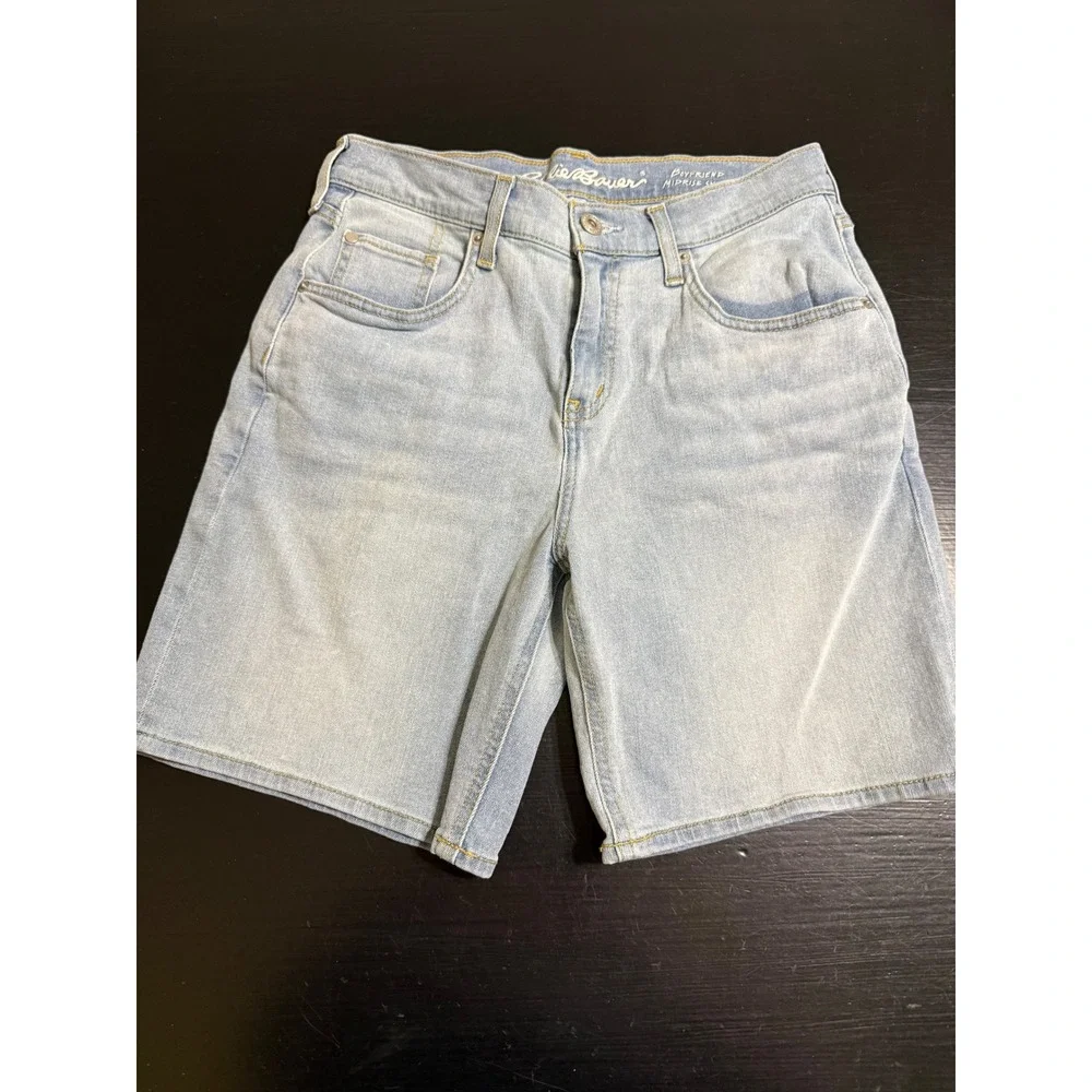 Eddie Bauer Boyfriend Midrise Shorts Light Wash Denim Size 4 Womens